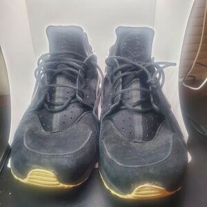 Nike Black Sneakers with Suede and Mesh Design